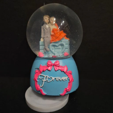 Enchanting Musical Love Couple Snow Globe - Rotating Showpiece Statue | Perfect Wedding Anniversary & Romantic Gift for Him/Her